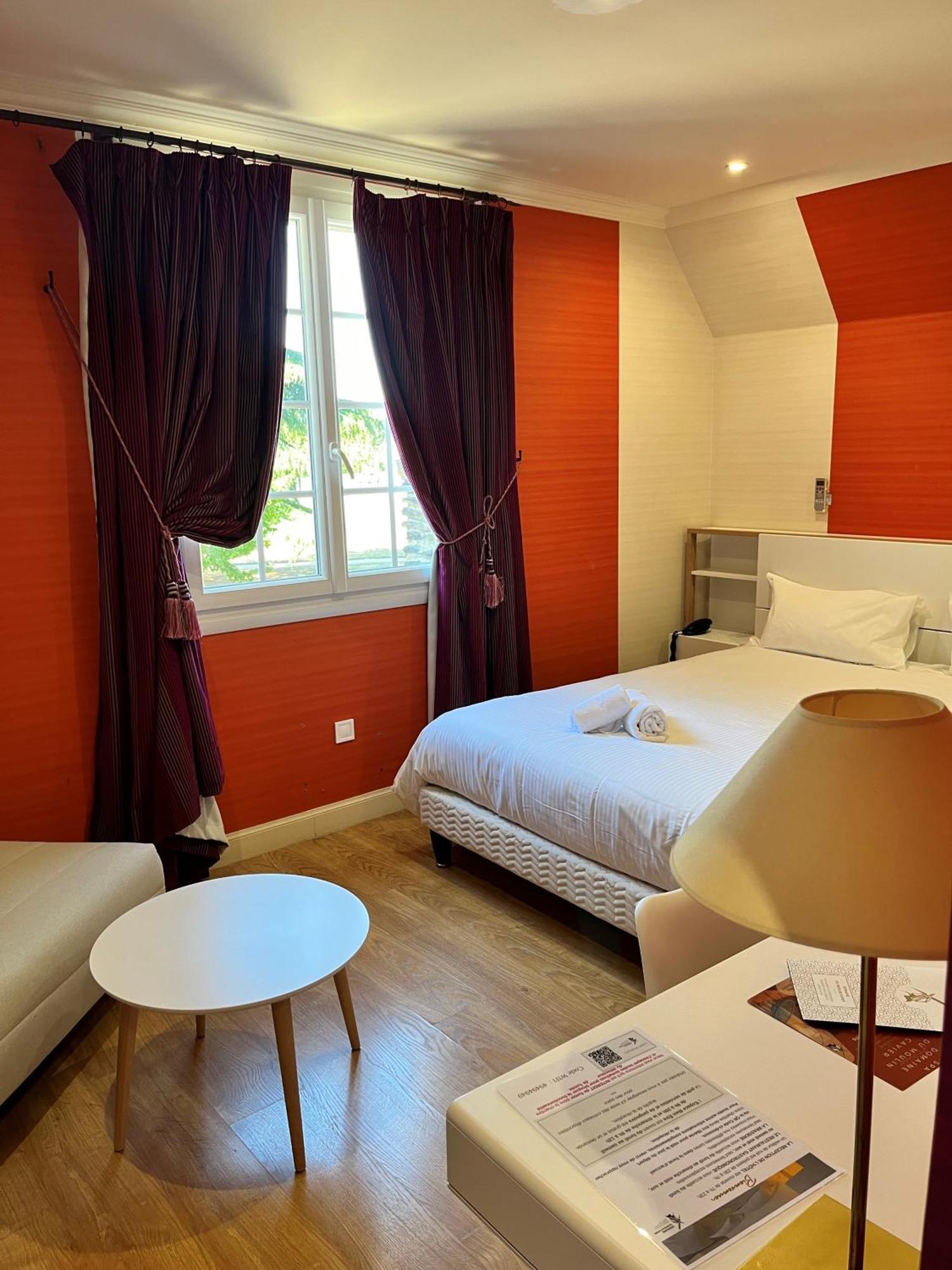 Logis Domaine Du Moulin Cavier Hotel Avrille  Phòng bức ảnh