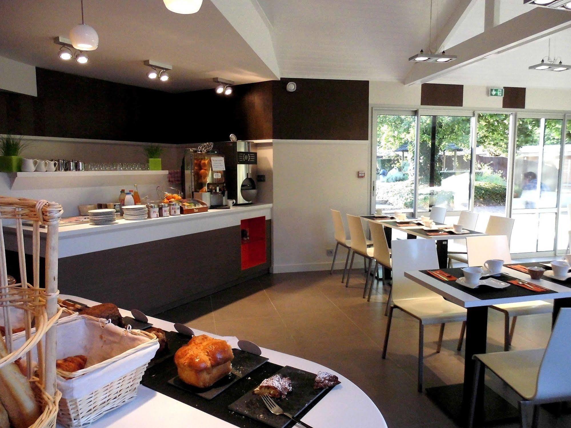 Logis Domaine Du Moulin Cavier Hotel Avrille  Ngoại thất bức ảnh